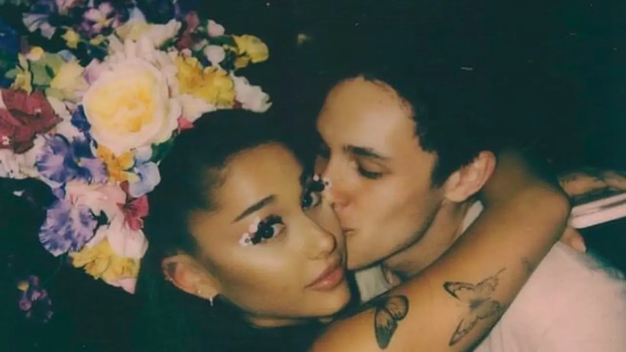 7 Potret Kebersamaan Ariana Grande dan Dalton Gomez yang Dikabarkan Bakal Cerai