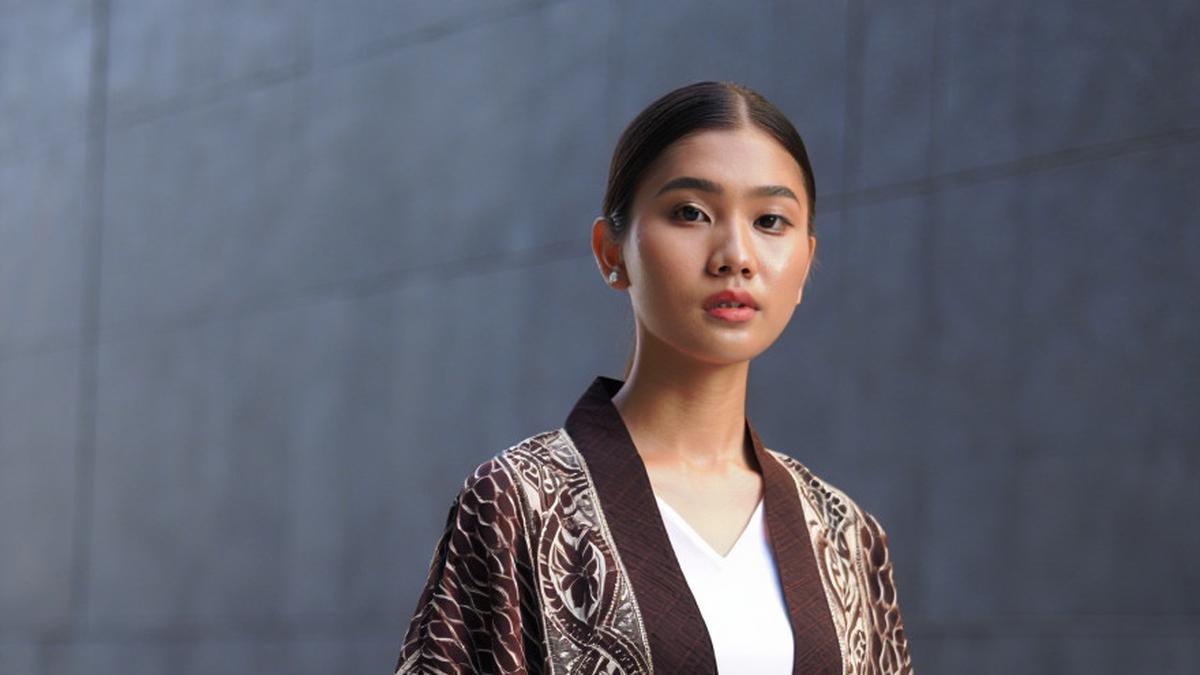 8 Desain Dress Kimono Batik Outerwear Urban Chic Modern, Fashion Lokal Rasa Internasional