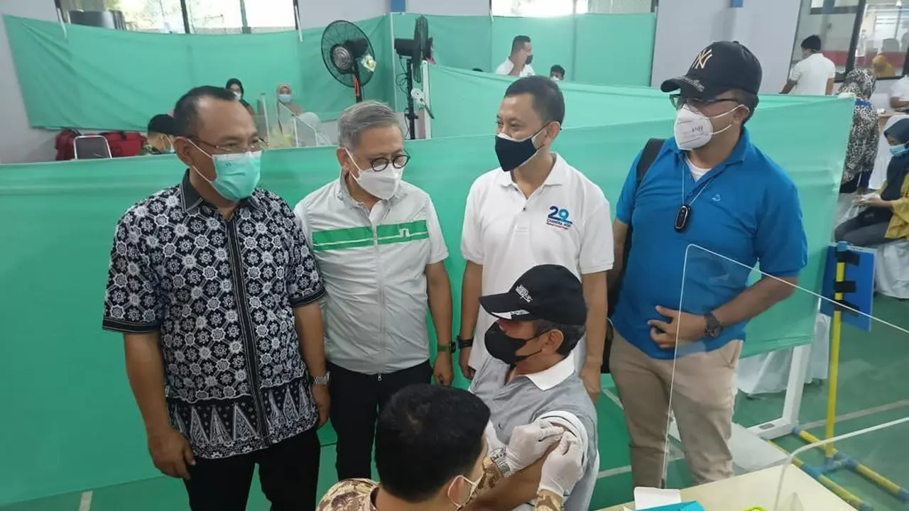 Waii Kota Cilegon kunjungi waksinasi oleh Chandra Asri