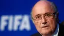 Presiden FIFA, Sepp Blatter berbicara saat konferensi pers setelah di Zurich, Swiss (20/7/2015). Blatter untuk pertama kalinya mengadakan jumpa pers sejak menyatakan akan mundur sebagai presiden FIFA.(REUTERS/Arnd Wiegmann)
