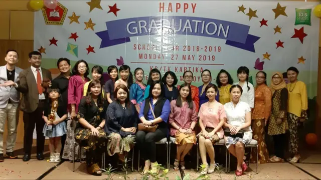Grace Lie dan Anak-Anak TK Kartika