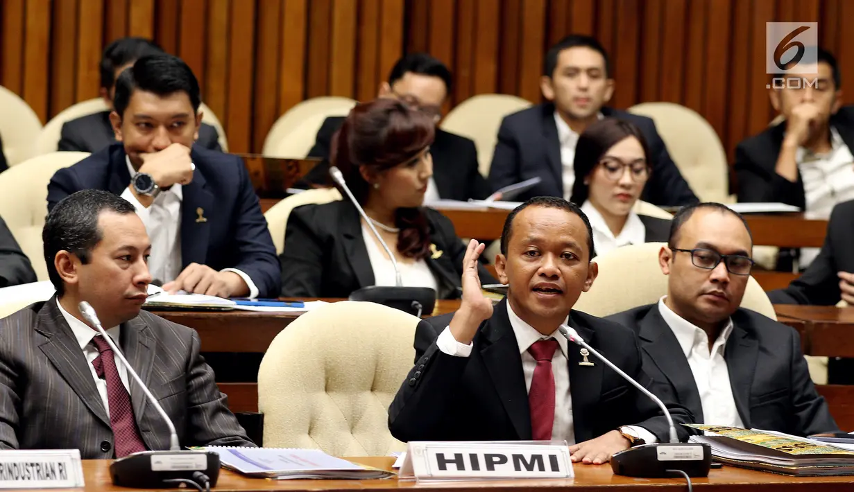 Ketua Himpunan Pengusaha Muda Indonesia (HIPMI) Bahlil Lahadalia menyampaikan pemaparannya saat Rapat Dengar Pendapat (RDP) dengan Pansus Kewirausahawan di Senayan, Jakarta (6/6). (Liputan6.com/JohanTallo)