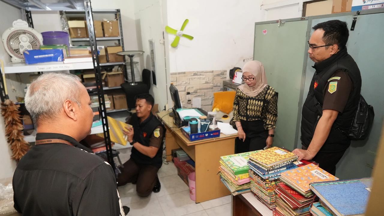 Kantor Kebun Binatang Surabaya Digeledah Kejaksaan