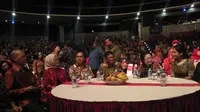 Presiden ke-5 RI Megawati Soekarnoputri menerima penghargaan Bhakti Teratai Putra Indonesia. (Liputan6.com/ Ady Anugrahadi)