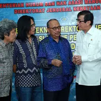 Ebiet G. Ade dan Sam Bimbo bersama Lembaga Manajemen Kolektif. (Deki Prayoga/Bintang.com)