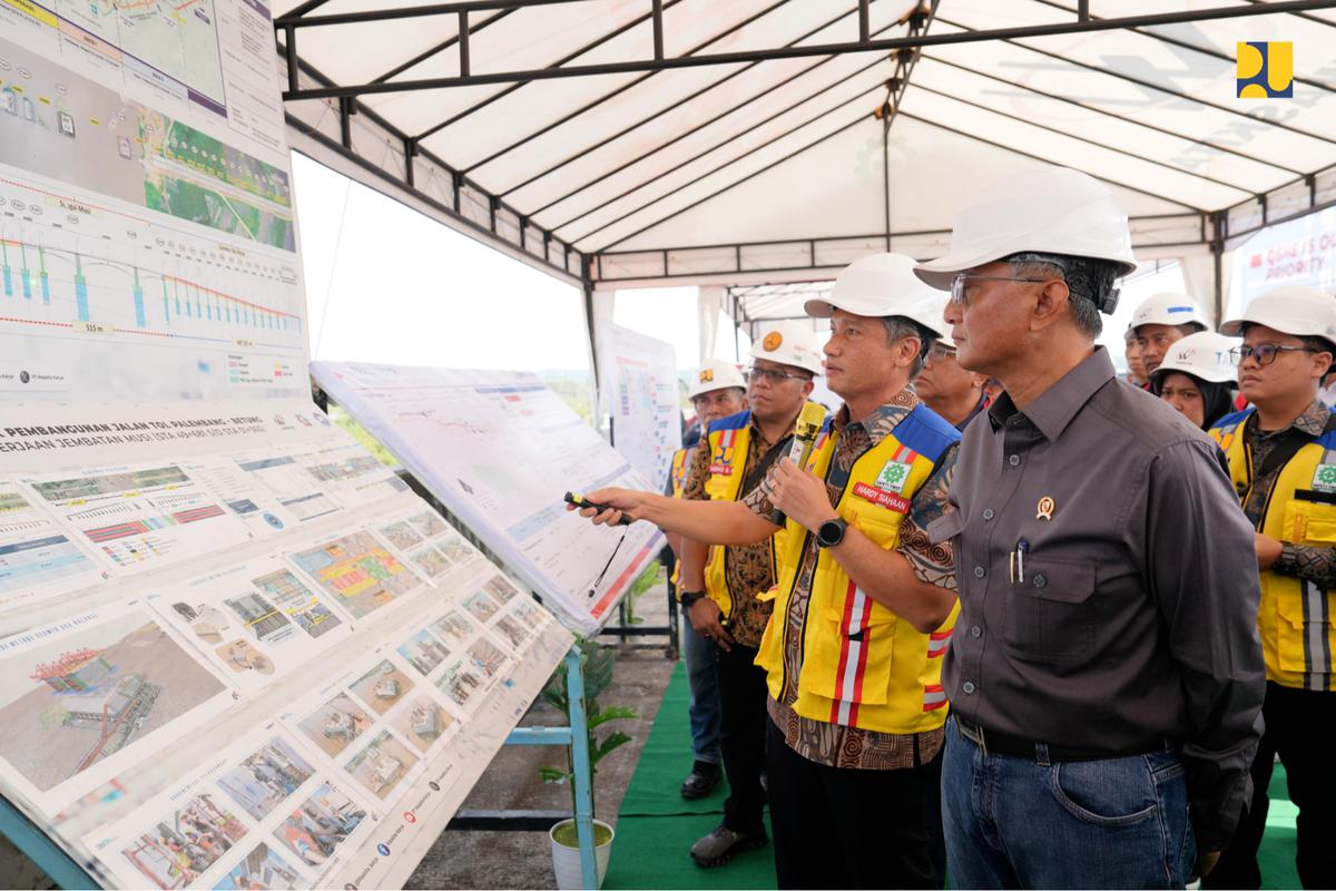 Menteri PU Dody Hanggodo meninjau pembangunan Jalan Tol Trans Sumatera (JTTS) Ruas Palembang–Betung Provinsi Sumatera Selatan