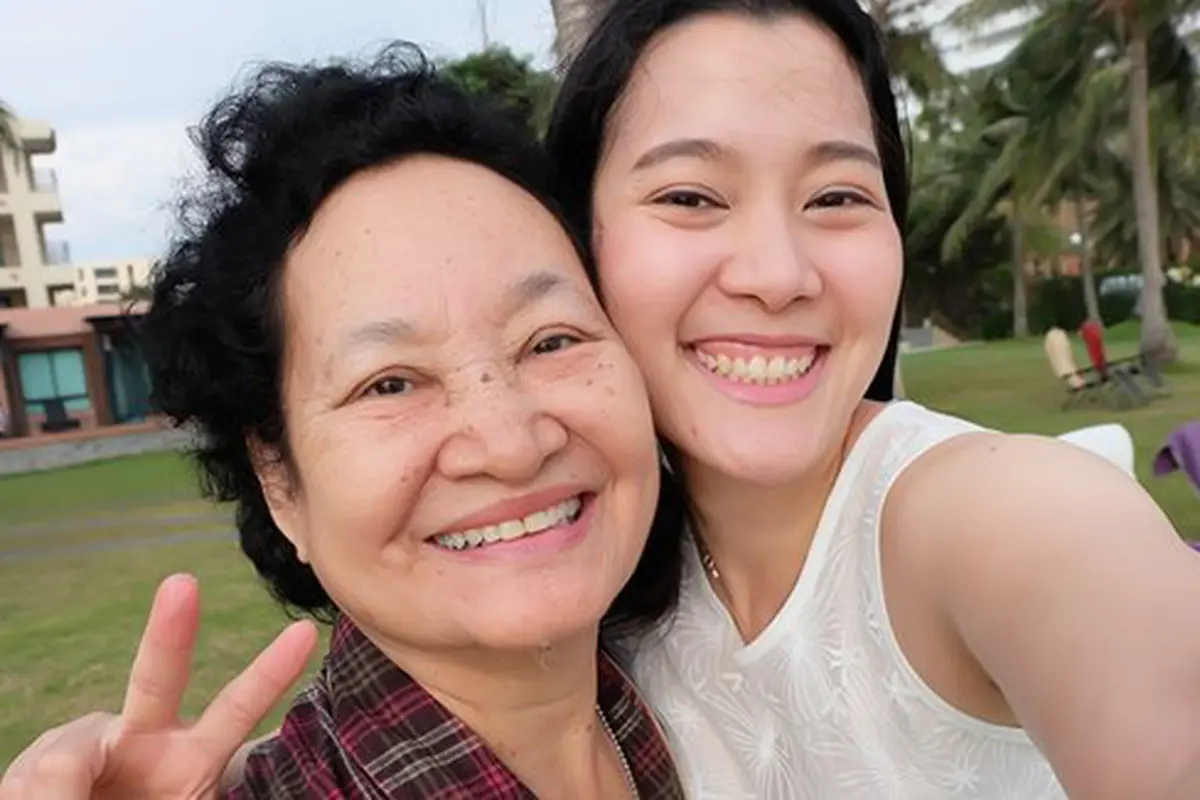 Serunya mother-daughter squad./Copyright shutterstock.com