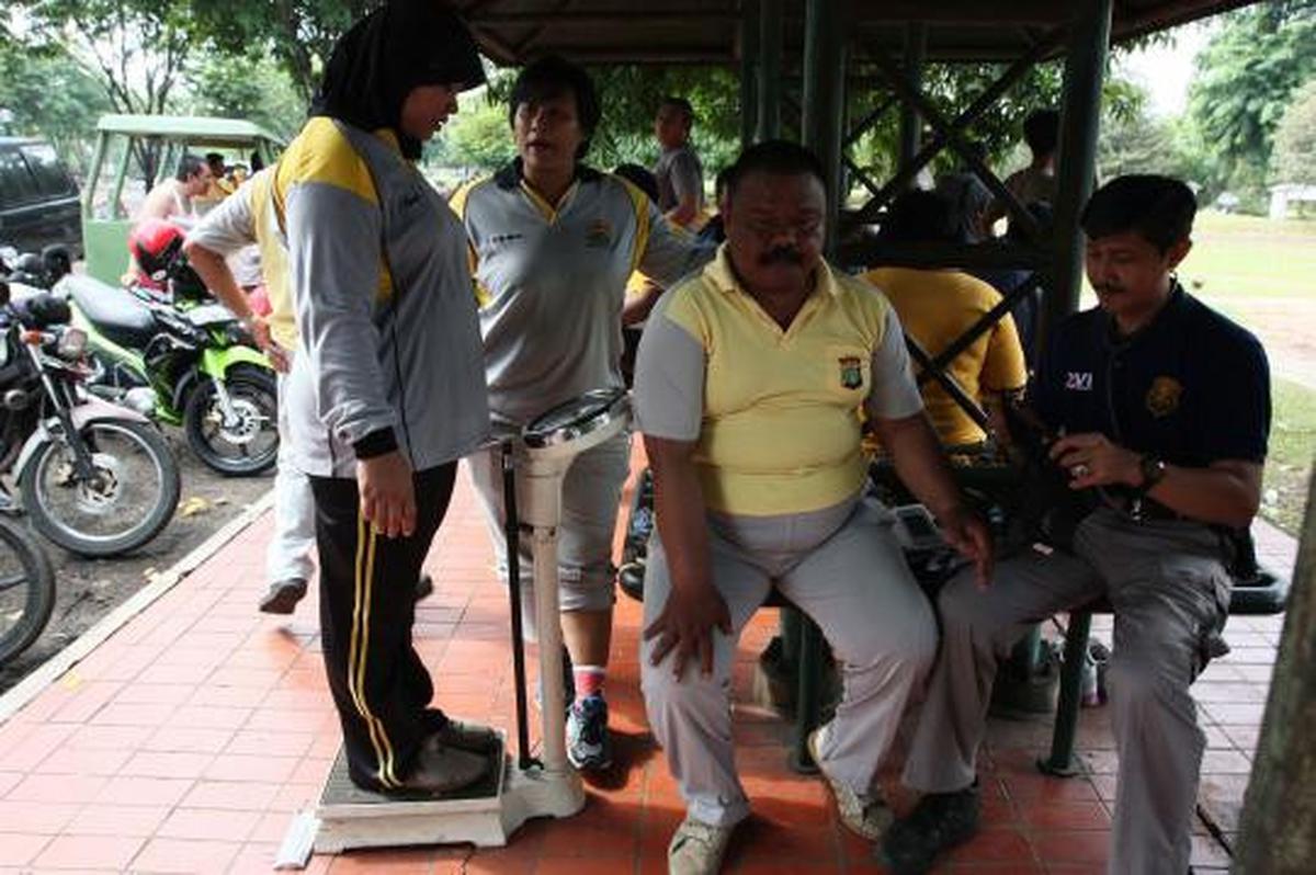 Puluhan Polisi gendut ikuti senam kurus di TMII