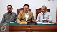 Farhat Abbas bersama tim pengacara di Pengadilan Negeri Jakarta Selatan dalam kasus pencemaran nama baik, Jumat (21/8/2015). [Foto: Panji Diksana/Liputan6.com]