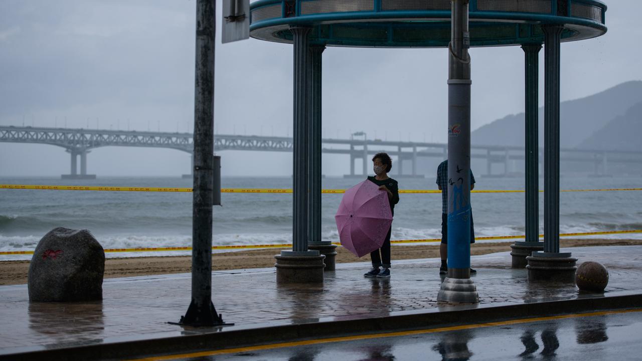 Persiapan Jelang Kedatangan Topan Maysak di Busan