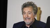 Al Pacino dalam Piala Oscar 2024. (Jordan Strauss/Invision/AP)