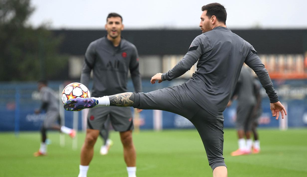 Salah satu yang dinanti pada laga ini adalah reuni Lionel Messi dan Pep Guardiola. Keduanya adalah murid dan guru kala di Barcelona dulu pada periode 2008-2012. (AFP/Franck Fife)