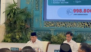 Presiden Prabowo Subianto menggelar sidang kabinet paripurna bersama para menteri dan wakil menteri Kabinet Merah Putih di Istana Negara Jakarta, Senin (15/12/2025). Kepala Negara membuka agenda tersebut dengan mengajak para pejabat negara untuk mendoakan daerah terdampak bencana di Sumatra.