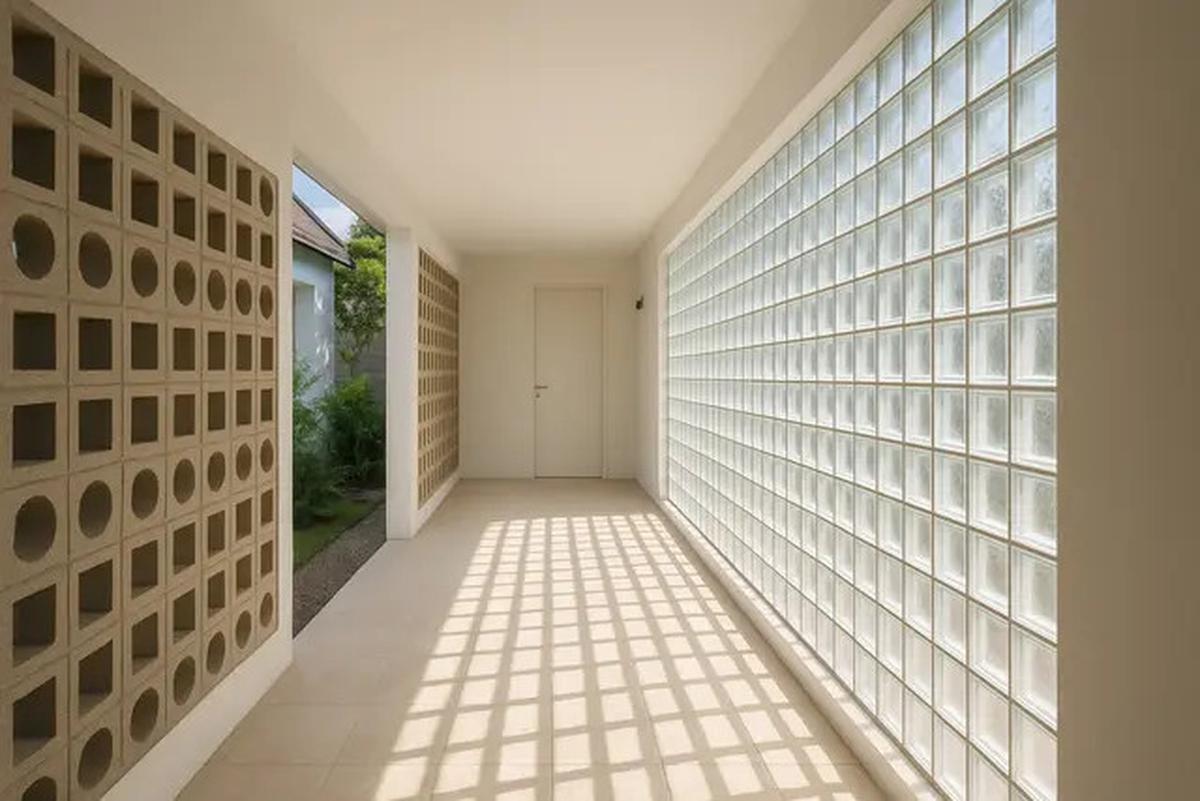 7 Model Rumah Minimalis Kombinasi Roster dan Glass Block, Hunian Cantik yang Hemat Energi