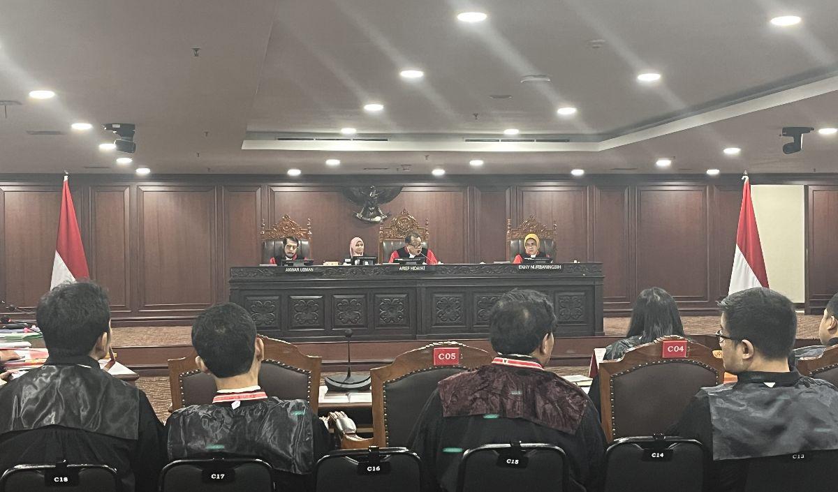Terakhir penambahan perolehan suara PAN pada sejumlah TPS di Banjarmasin sebanyak 9.395. Menurut C Hasil PDI Perjuangan suara PAN harusnya sebesar 11.560.<br>