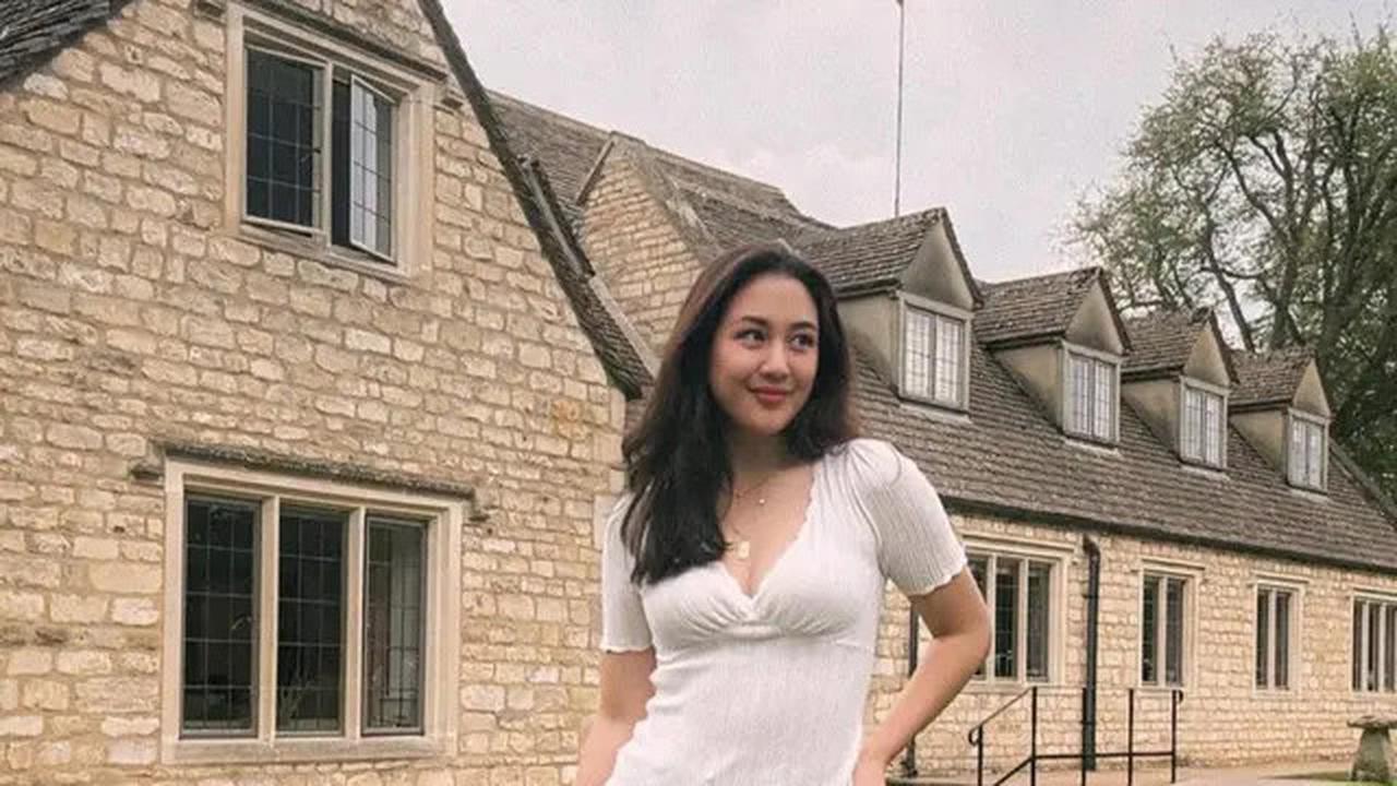 Kebaya sampai Dress Kotak-Kotak, Ini Gaya Taman ala Sherina Munaf yang Bikin Adem