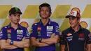 Pembalap Spanyol Jorge Lorenzo (kiri), Pembalap Spanyol Marc Marquez (kanan), dan Pembalap Italia Valentino Rossi (tengah) saat press conference di Sepang International Circuit, Malaysia, 22 October 2015.  (EPA / Fazry Ismail)