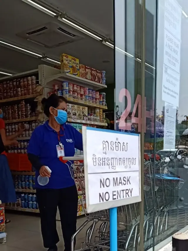 Aturan wajib penggunaan masker di Kamboja di tengah pandemi Virus Corona COVID-19.