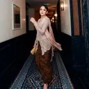 Gaya Olla Ramlan Kondangan ke Pernikahan Aufar Hutapea, Cantik Berkebaya
