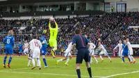 Gelandang Chelsea Berharap Performa Petr Cech Menurun di Arsenal