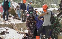 FOTO: Potret Pilu Satu Keluarga Tewas Tertimbun Reruntuhan Akibat Letusan Gunung Lewotobi Laki-Laki