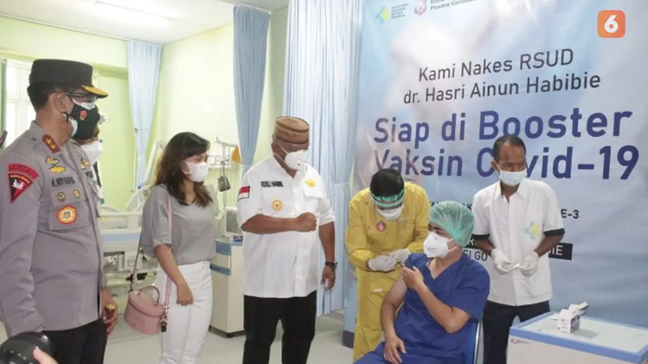 Proses vaksinasi tahap 3 kepada tenaga kesehatan di Provinsi Gorontalo (Arfandi Ibrahim/Liputan6.com)