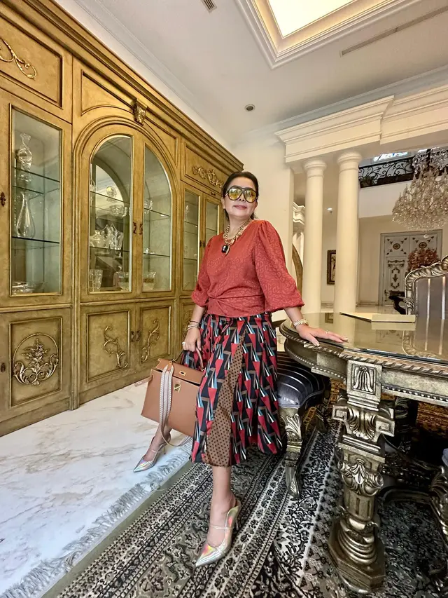 7 Potret Gaya Mayangsari Tampil Stylish dengan Tas Mewahnya, Nuansanya Senada