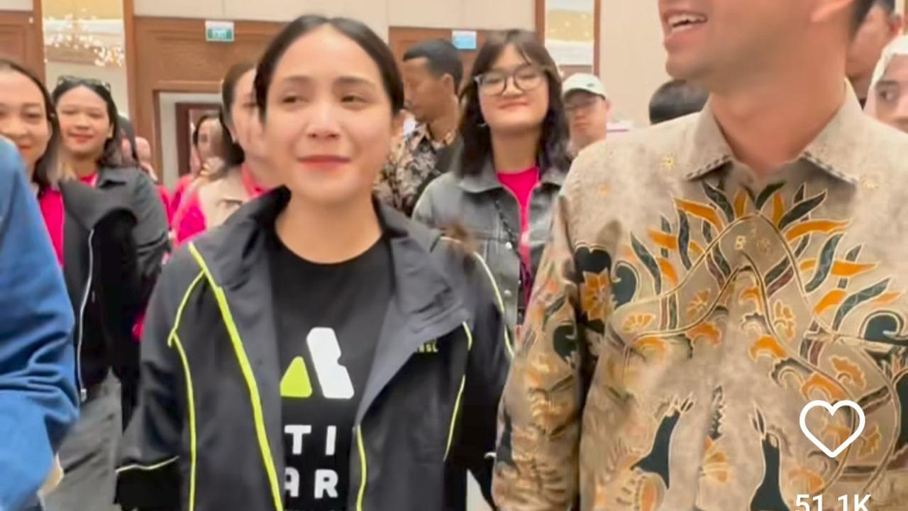 Potret Raffi Ahmad & Nagita Slavina Hadiri Acara Bareng tapi Bajunya Gak Matching, Tetap Buat Gemas Kayak Pacaran
