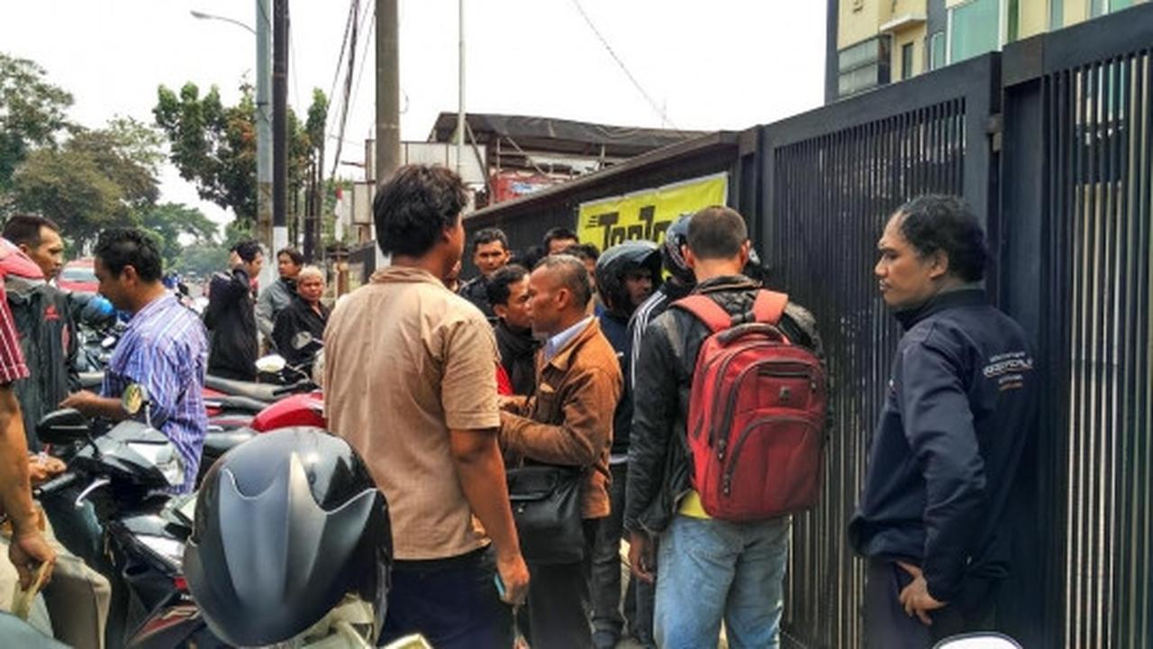 Menengok ramainya antrean pendaftaran pengemudi TopJek