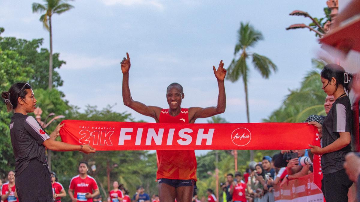 Pelari Kenya Juara HM AirAsia RedRun 2025