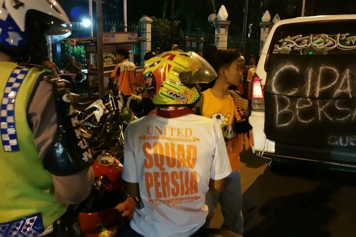 Razia suporter sepak bola