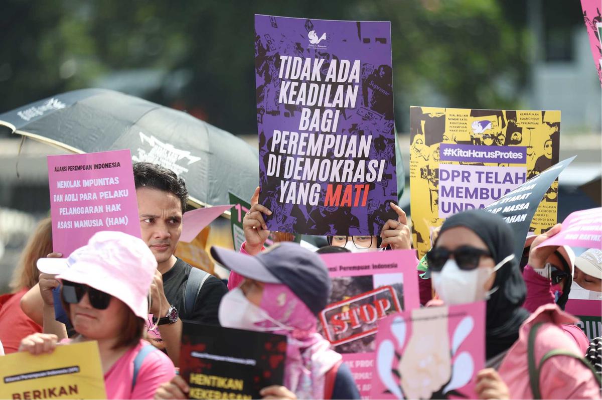 FOTO: Perempuan Turun ke Jalan, Suarakan Keadilan dan Hentikan Kekerasan