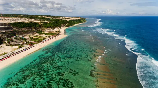 Kurang Afdal Liburan Ke Bali Jika Tak Menjelajahi 5 Pantai Berpasir Putih Ini!