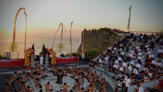 Wajah Baru Atraksi Tari Kecak di Pura Uluwatu
