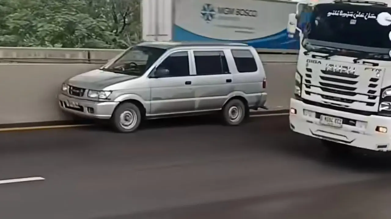 Pengemudi Meninggal, Mobil Jalan Sendiri di Tol Jakarta-Cikampek