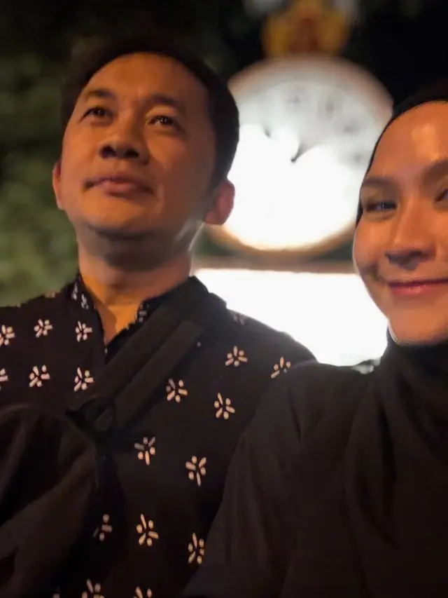 Serba Hitam, Gaya Casual Etnik Zaskia Adya Mecca Ikut Tradisi Mubeng Beteng di Yogyakarta