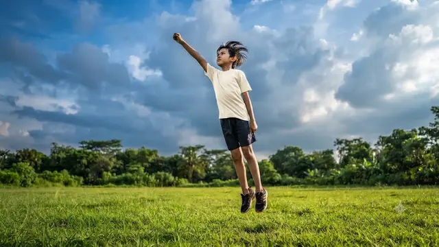 anak melompat