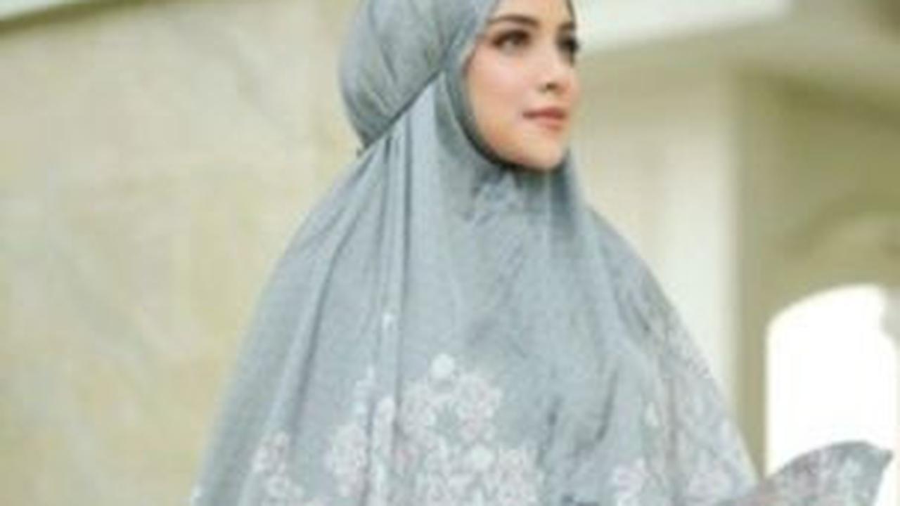 6. Chain 2 La Bella Prayer Robe: Versatile dan Menawan