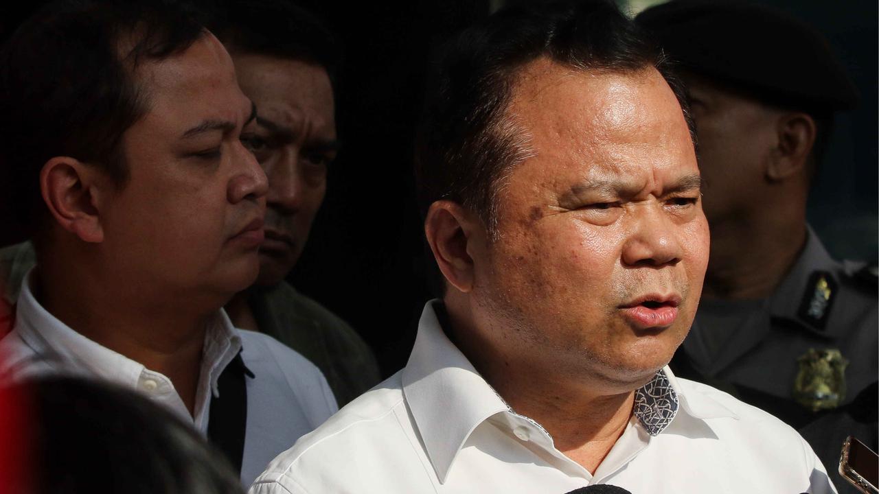 Eks Dirjen Imigrasi Ronny F Sompie usai diperiksa KPK terkait kasus Harun Masiku