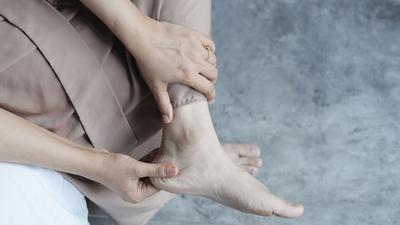 Kaki Bau Meski Rajin Dibersihkan? Ini 5 Kemungkinan Penyebabnya