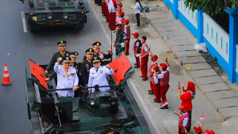 Wali Kota Tangerang Selatan Benyamin Davnie bersama Wakil Wali Kota Pilar Saga Ichsan merayakan Hari Kemerdekaan ke-79 Republik Indonesia di wilayah Tangsel. (Istimewa)