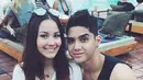 Al Ghazali dan Alyssa Daguise memilih pulau Dewata Bali sebagai tempat mereka menghabiskan momen Valentine bersama. Keduanya tampak romantis dan penuh kebahagiaan. (via instagram/@alyssadaguise)