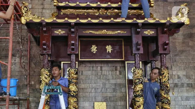 Melihat Ritual Bersih-bersih Patung dan Vihara Amurva Bhumi Jakarta