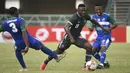 Oghenekaro Etebo akan absen membela Nigeria pada ajang Piala Afrika edisi 2021. Ia diketahui mengalami cedera robek otot quad saat menghadapi Newcastle United di Liga Inggris pada September lalu. Padahal performanya cukup impresif bersama Watford sebagai pemain pinjaman. (AFP/Pius Utomi Ekpei)