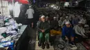 Ketika jelang akhir Ramadan, terutama saat malam ganjil, Masjid An Nur Empang, Bogor ramai didatangi ribuan jemaah dari berbagai daerah untuk beribadah mencari berkah malam lailatul qadar atau malam seribu bulan. (merdeka.com/Arie Basuki)