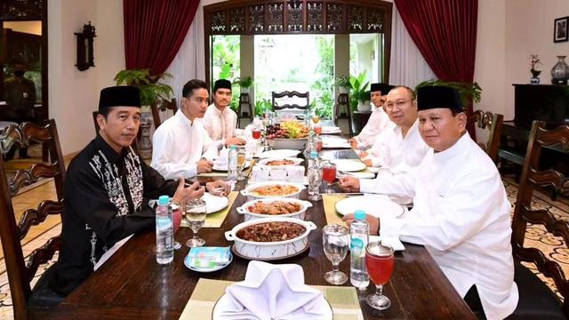 Silaturahmi Prabowo dan Jokowi di Solo.