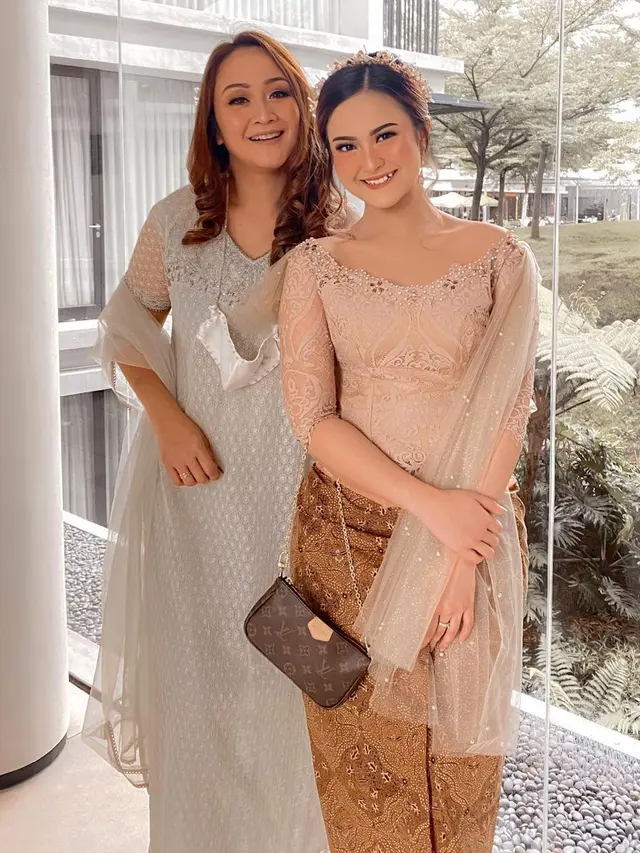 Potret Kebersamaan Gabriella Larasati dan Ibunda. (Sumber; Instagram/gabriellalarasati dan Instagram/clementiaestii)