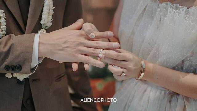 7 Momen Bahagia Pernikahan Marcell Darwin dan Nabila Faisal yang Digelar Intim