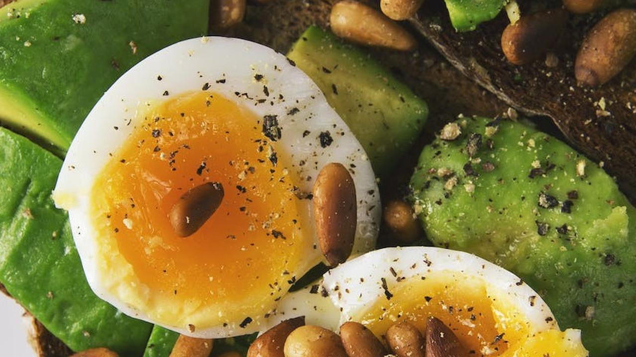 6. Resep Alpukat Telur Panggang<br>