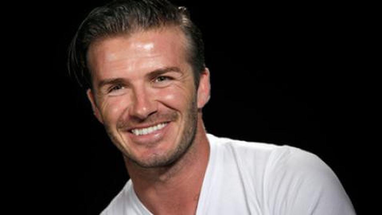 Desember, David Beckham berhenti jadi pemain bola?